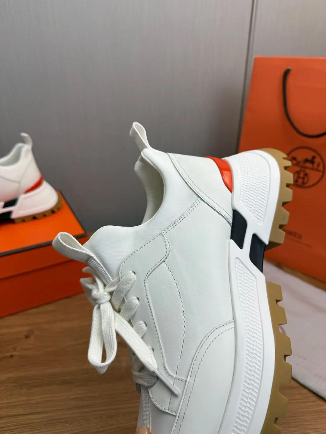 Men's men's shoes 💰780💰 HERMES/Hermès ** men's sports shoes The uppers are made of printed high-tech jersey fabric and calfskin sports shoes. The oversized sole features a geometric pattern and signature "H" detailing for an outdoor style. Black rubber sole, white rubber midsole, black and orange rubber inserts, tundra green lambskin insole, black high-tech canvas lining! Size: 39-40-41-42-43-44 (customized in 38.45)